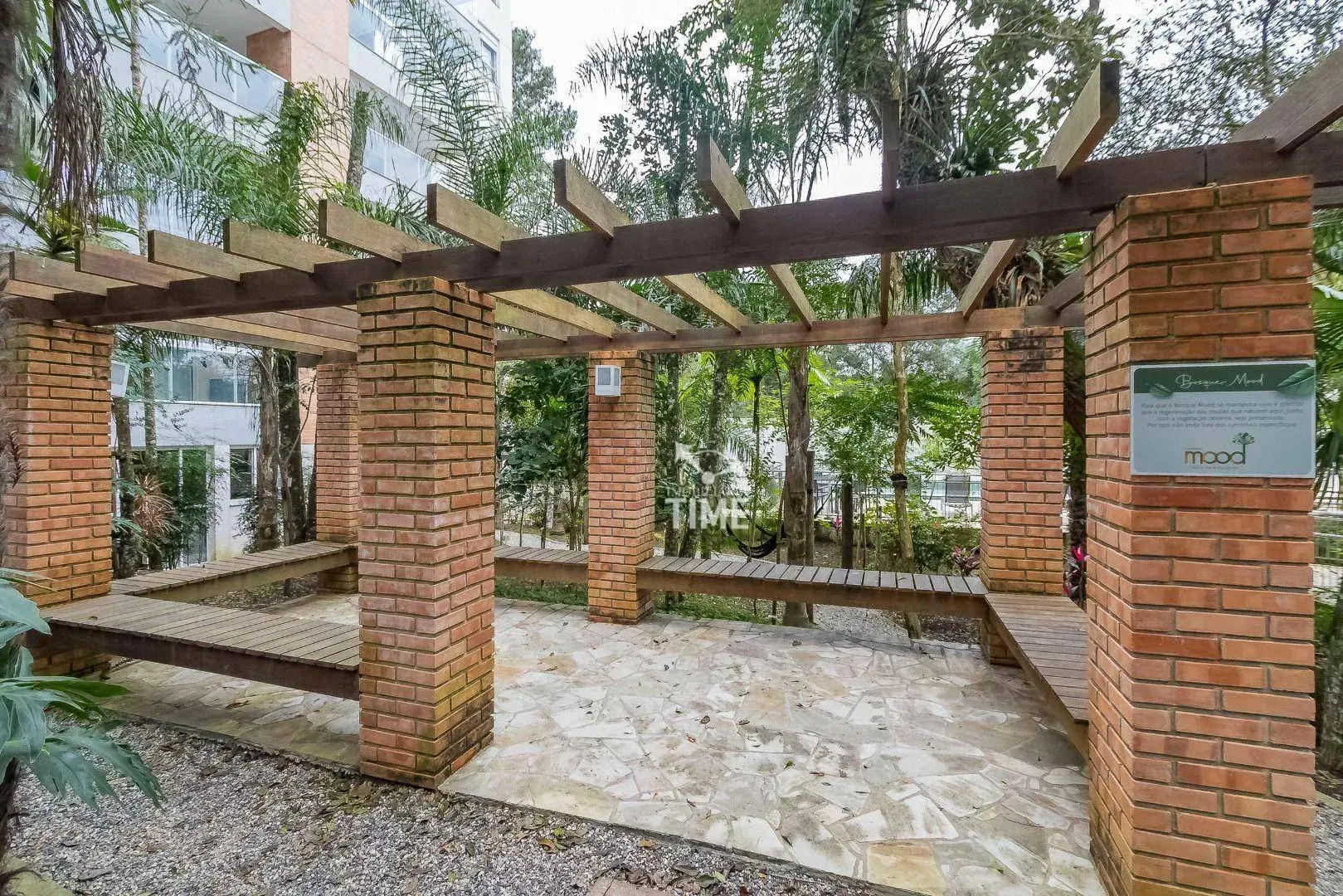 Balcony with a grill in a 3-bedroom apartment, 107 m² — photo 60