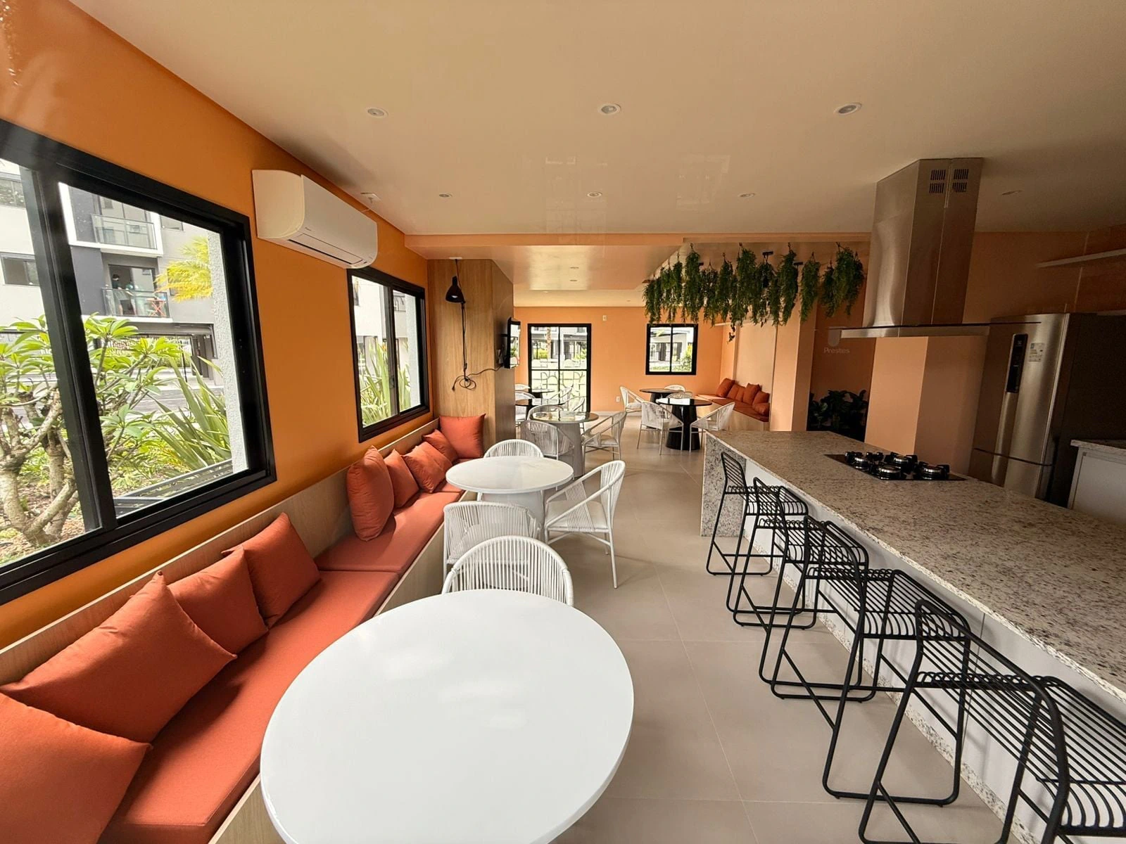 Balcony with a grill in a 2-bedroom apartment, 49 m² — photo 24