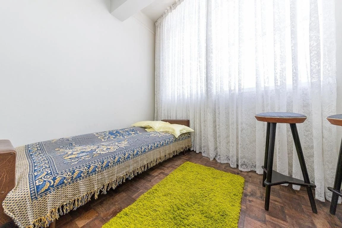 Furnished apartment, 97 m², with a bathtub — photo 26