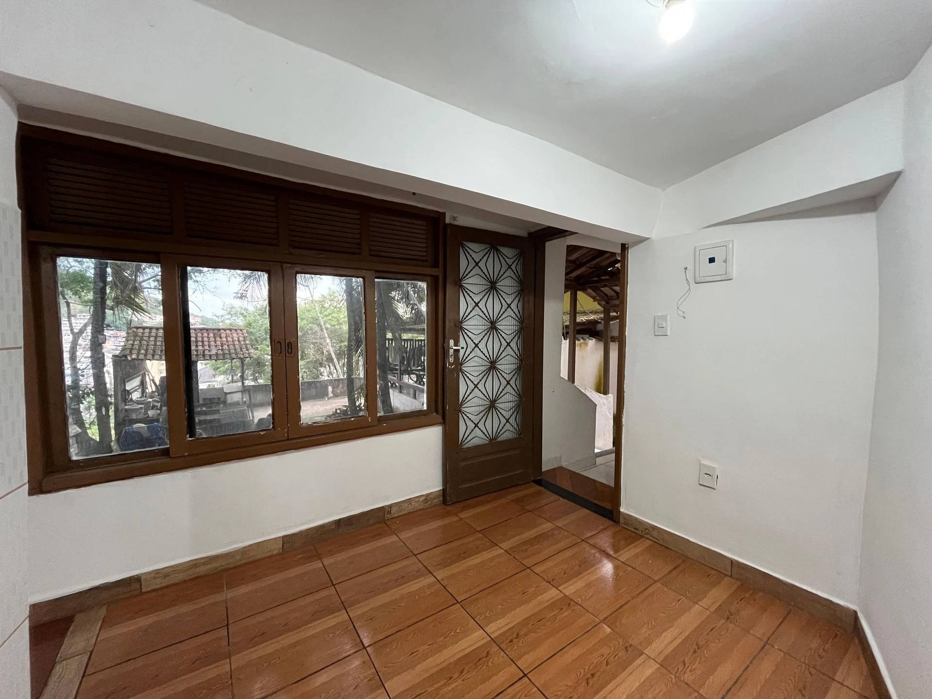 Casa de 1 quarto com cozinha compacta e área de serviço — photo 12