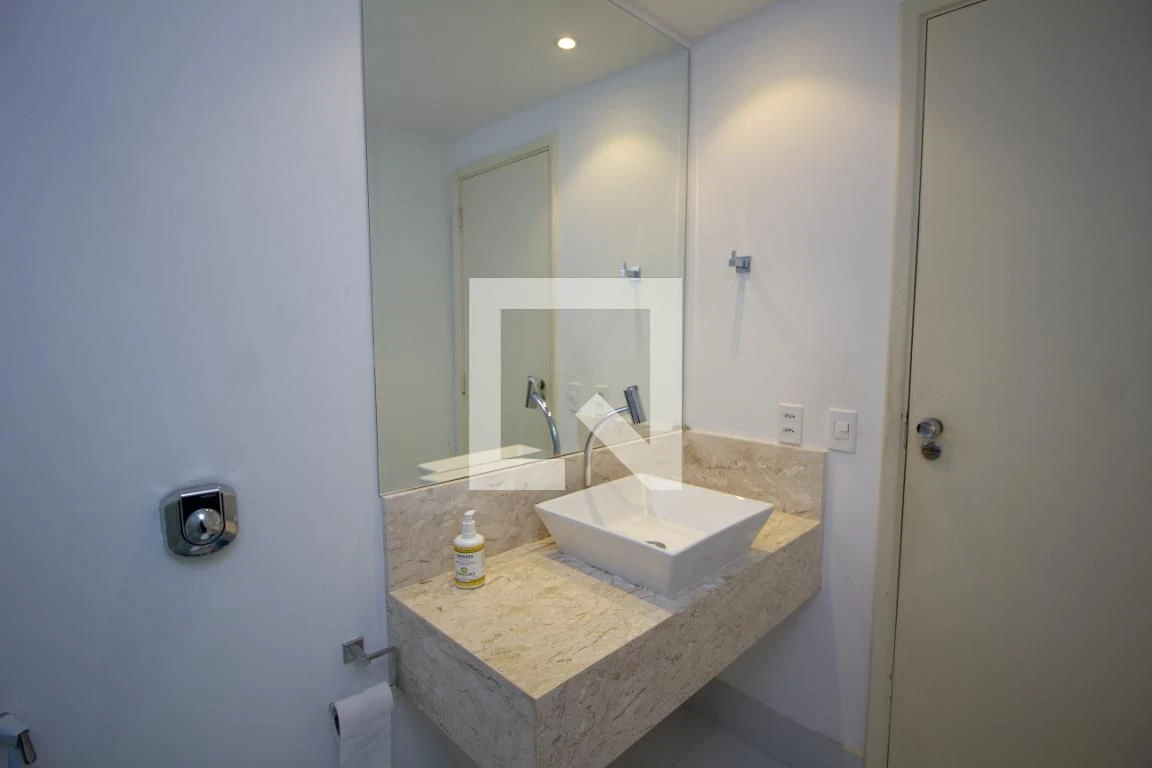 Furnished apartment with 3 bedrooms and 5 bathrooms — photo 35