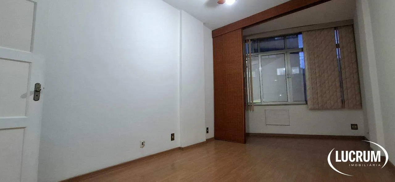2-bedroom apartment with wood or laminate floors — photo 11