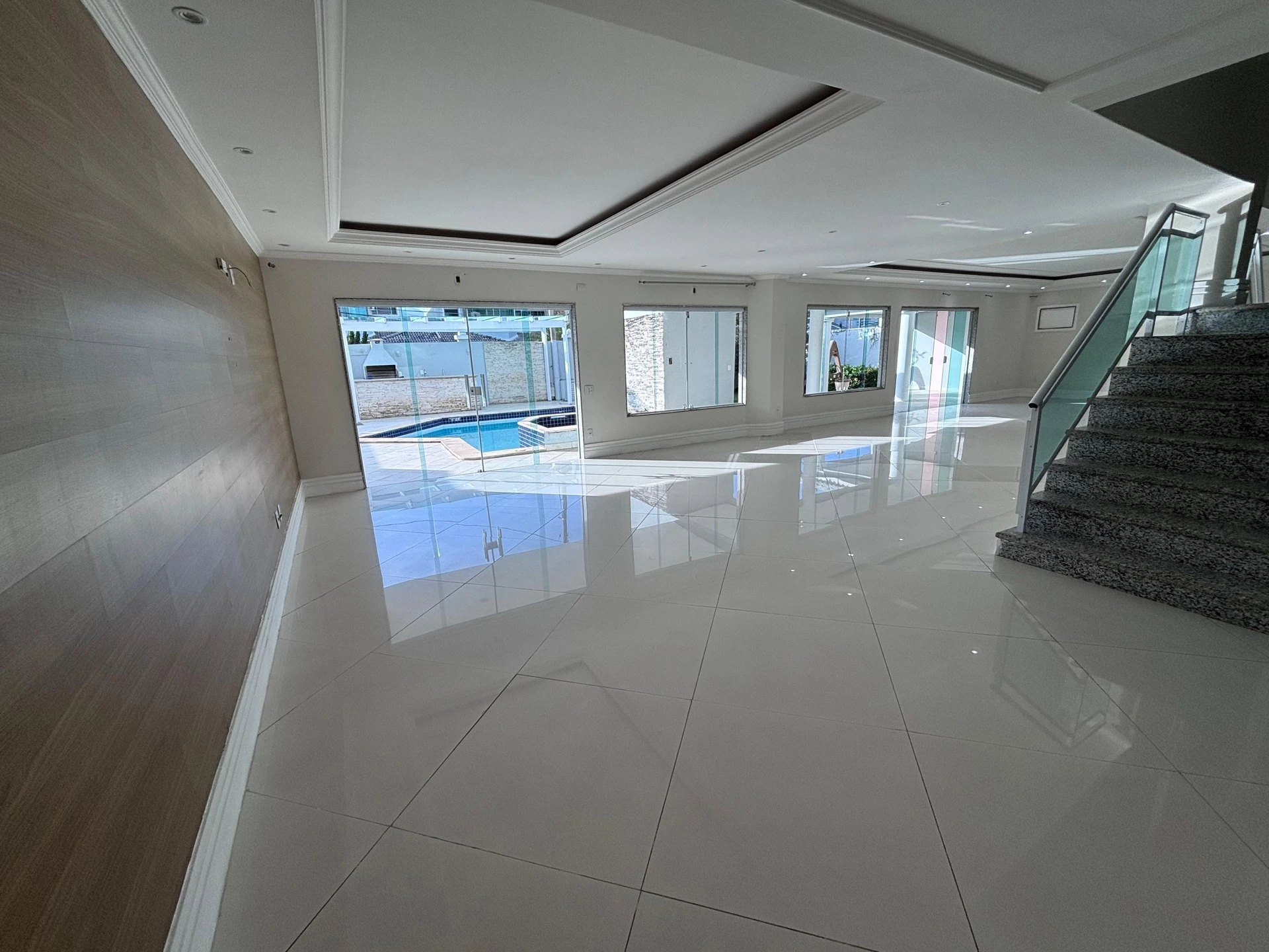 Condo house with 6 bedrooms and a balcony grill — photo 31