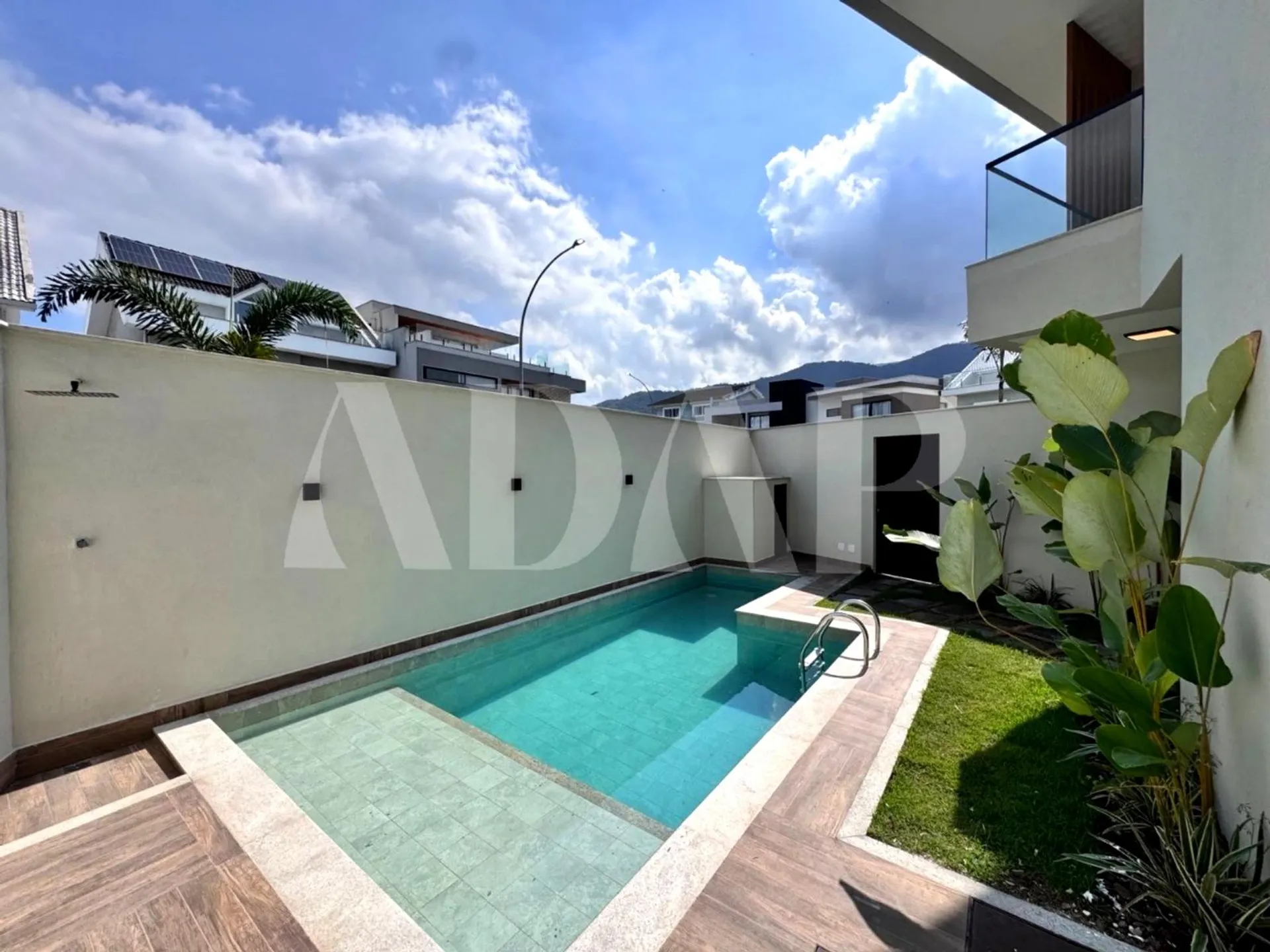 4-bedroom apartment with a mountain view in Rio de Janeiro — photo 5