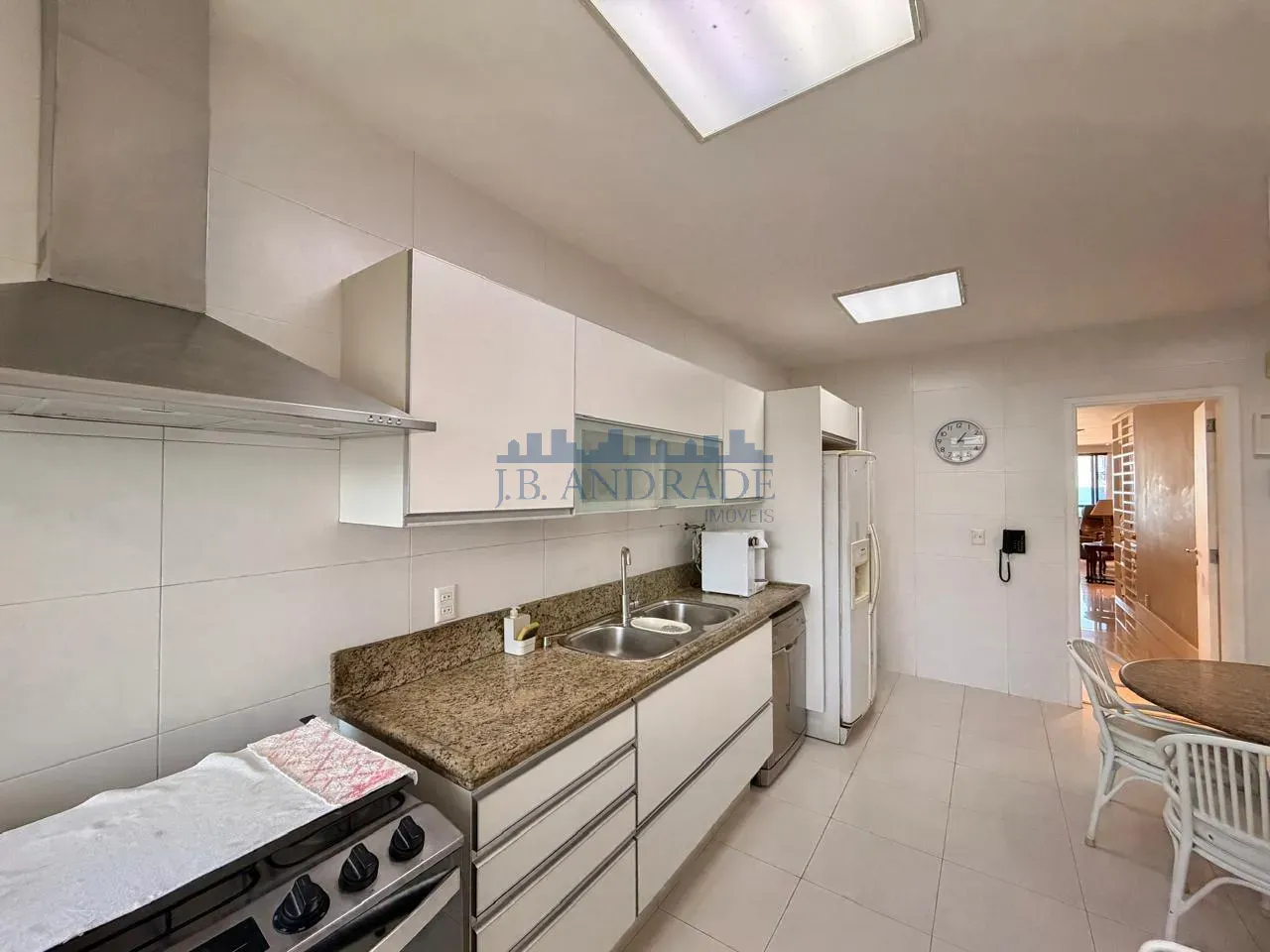 Apartamento mobiliado de 178 m² com 3 quartos e varanda — photo 11