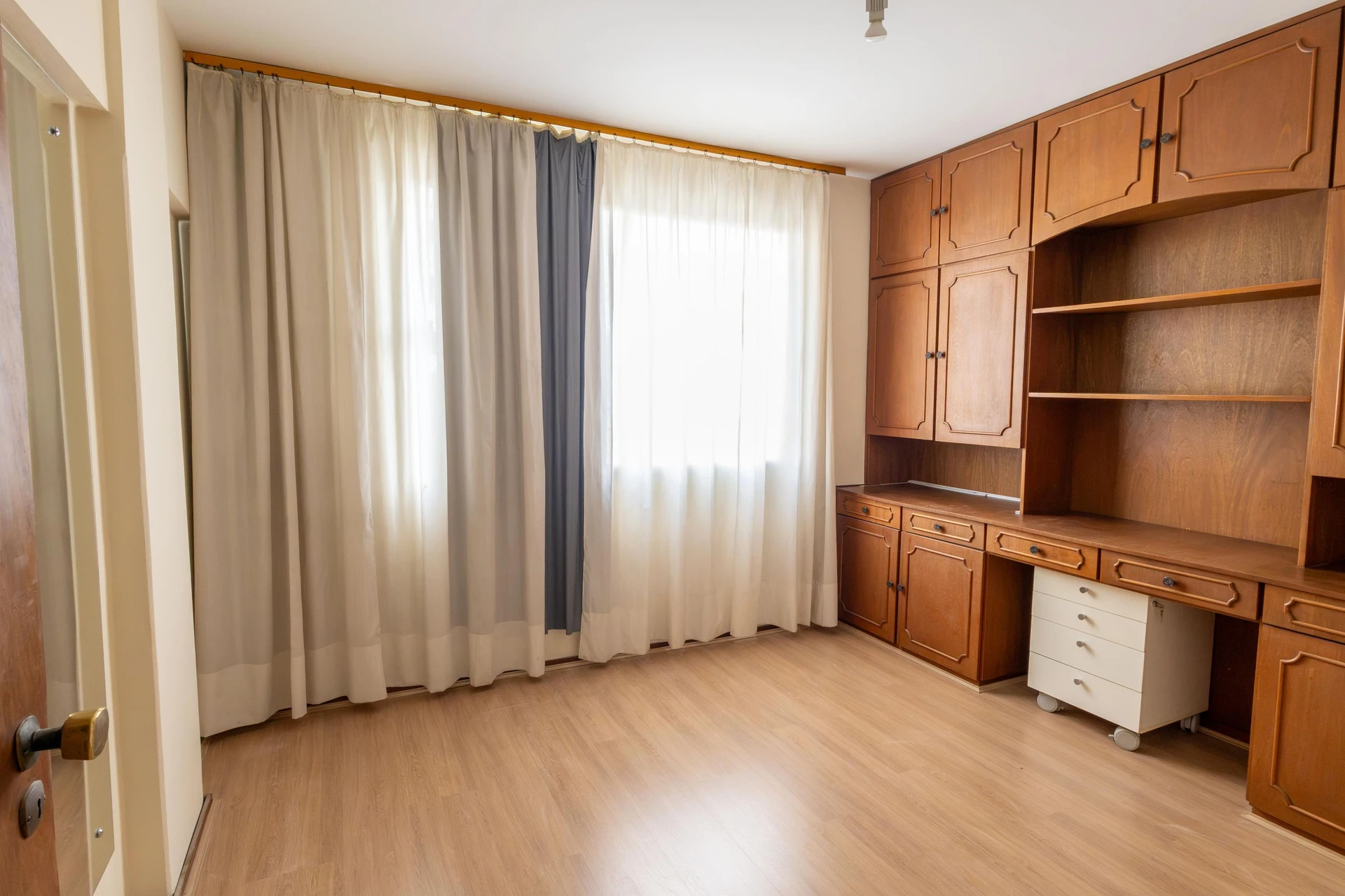 Furnished apartment, 283 m², with a glass-enclosed balcony — photo 66