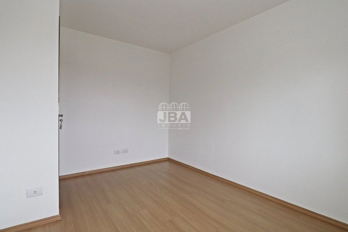 3-bedroom house with a bathtub in Curitiba — photo 23