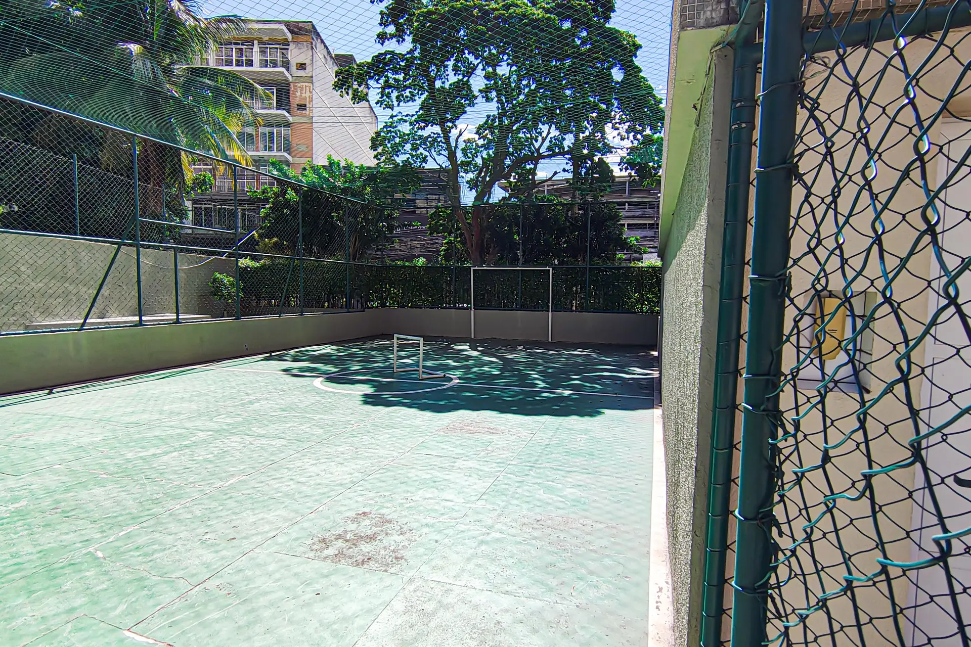 3-bedroom apartment in a building with a gym — photo 54