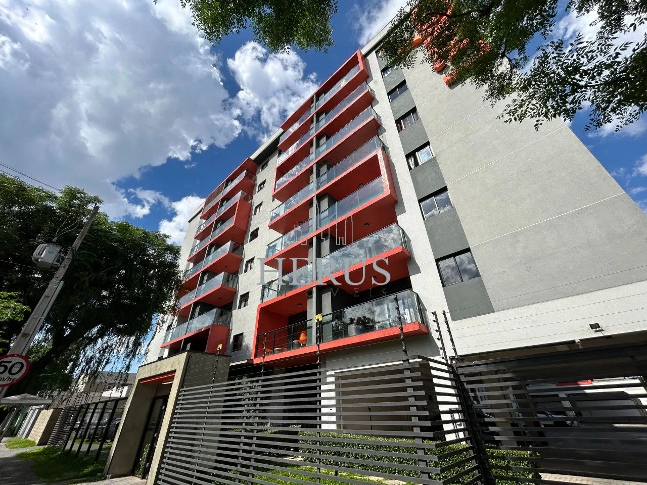 Квартира с 1 спальней, кухней открытой планировки 42 м²