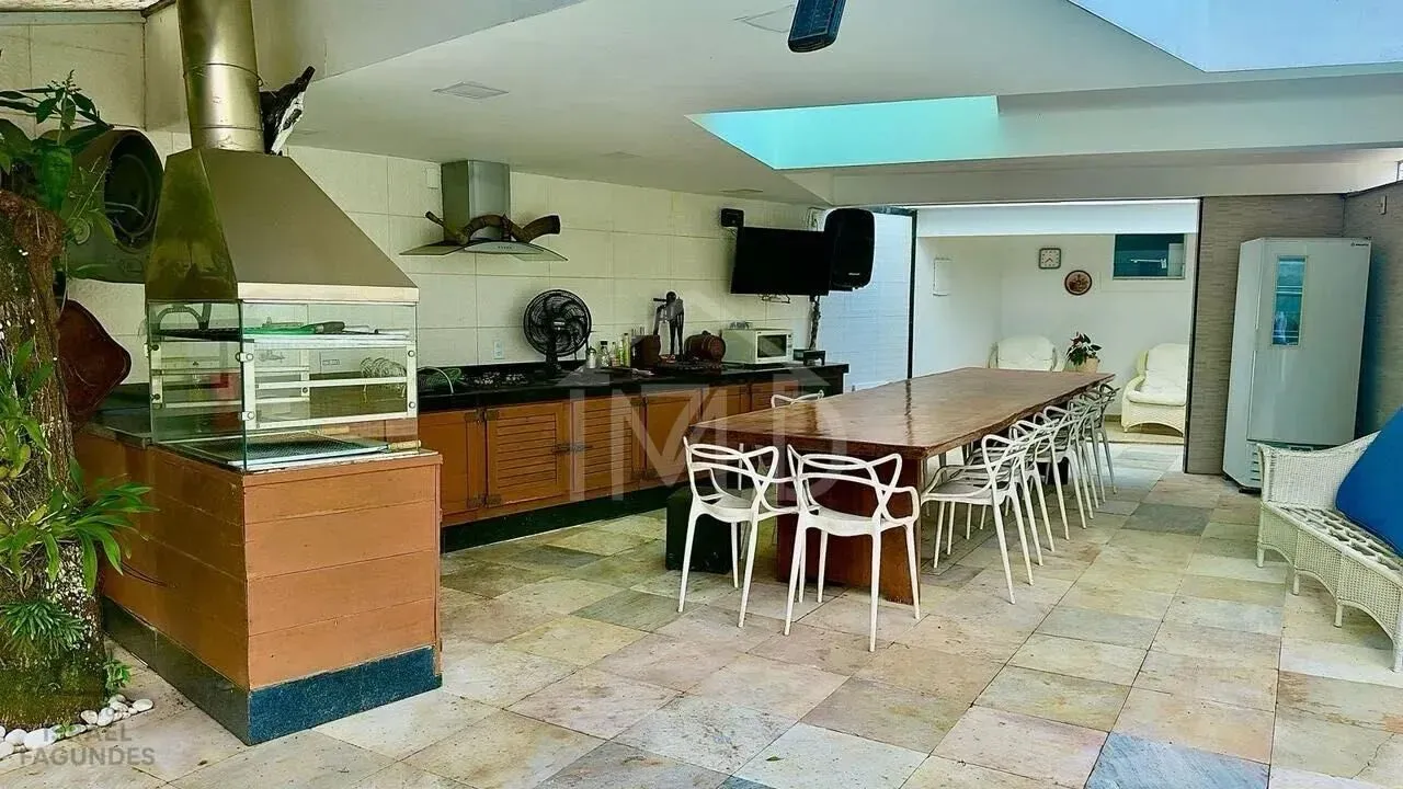 Casa mobiliada com 4 quartos e 5 banheiros, 806 m² — photo 2