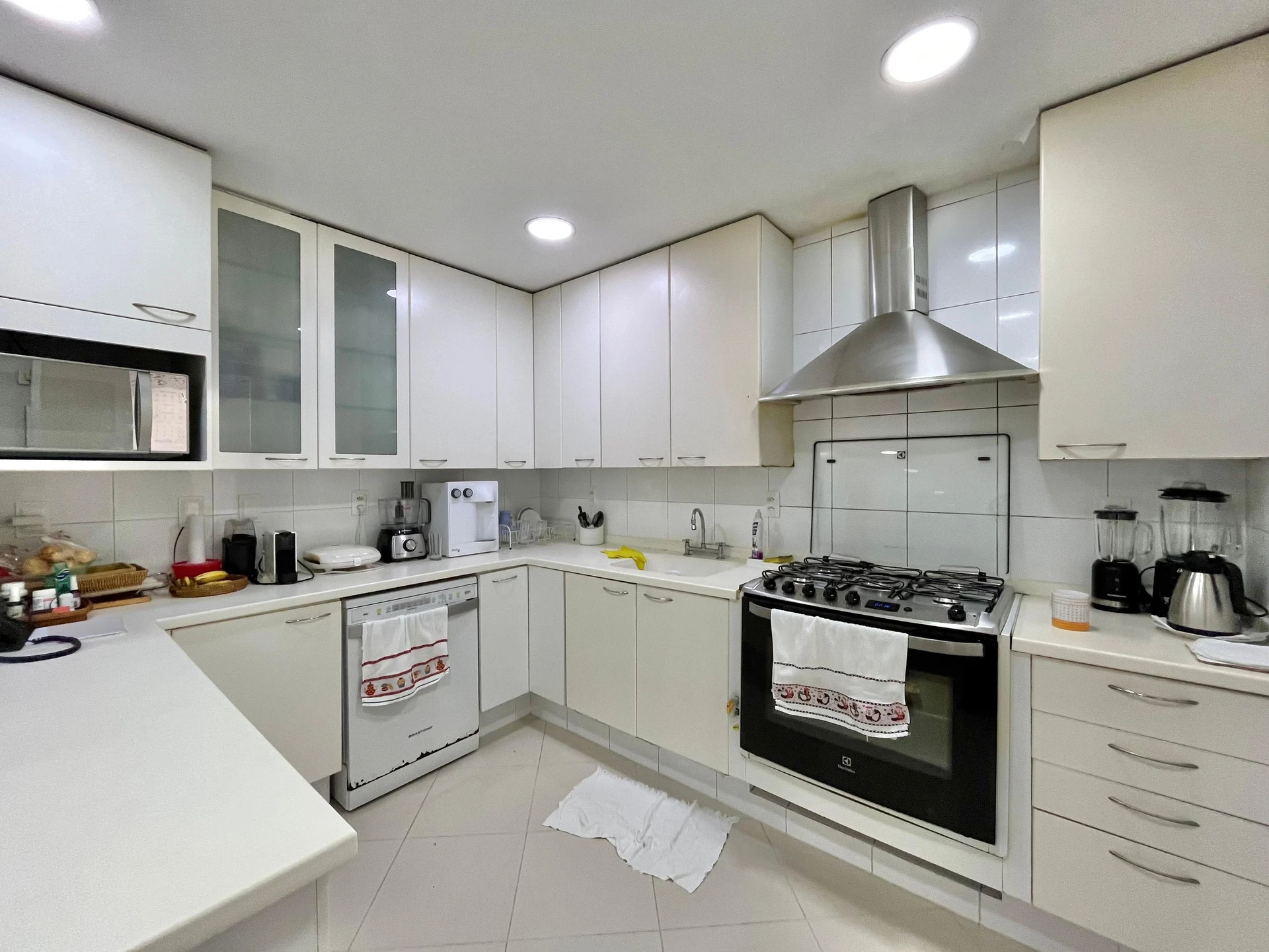 Furnished apartment, 450 m², with a water view — photo 13