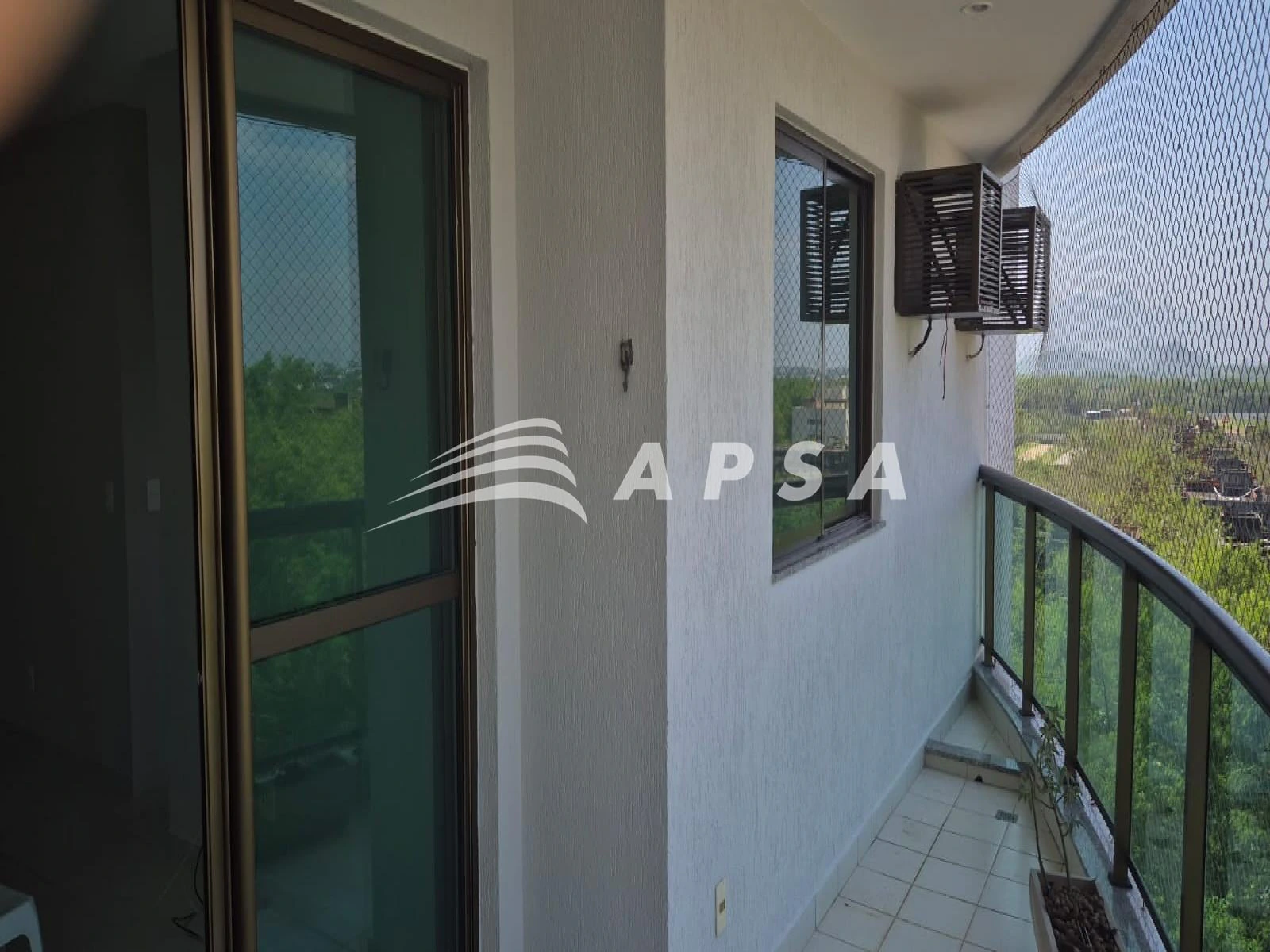 Glass-enclosed balcony in a 3-bedroom apartment, 91 m² — photo 14