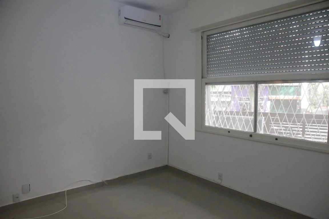 Home office in a 2-bedroom apartment, 85 m² — photo 23