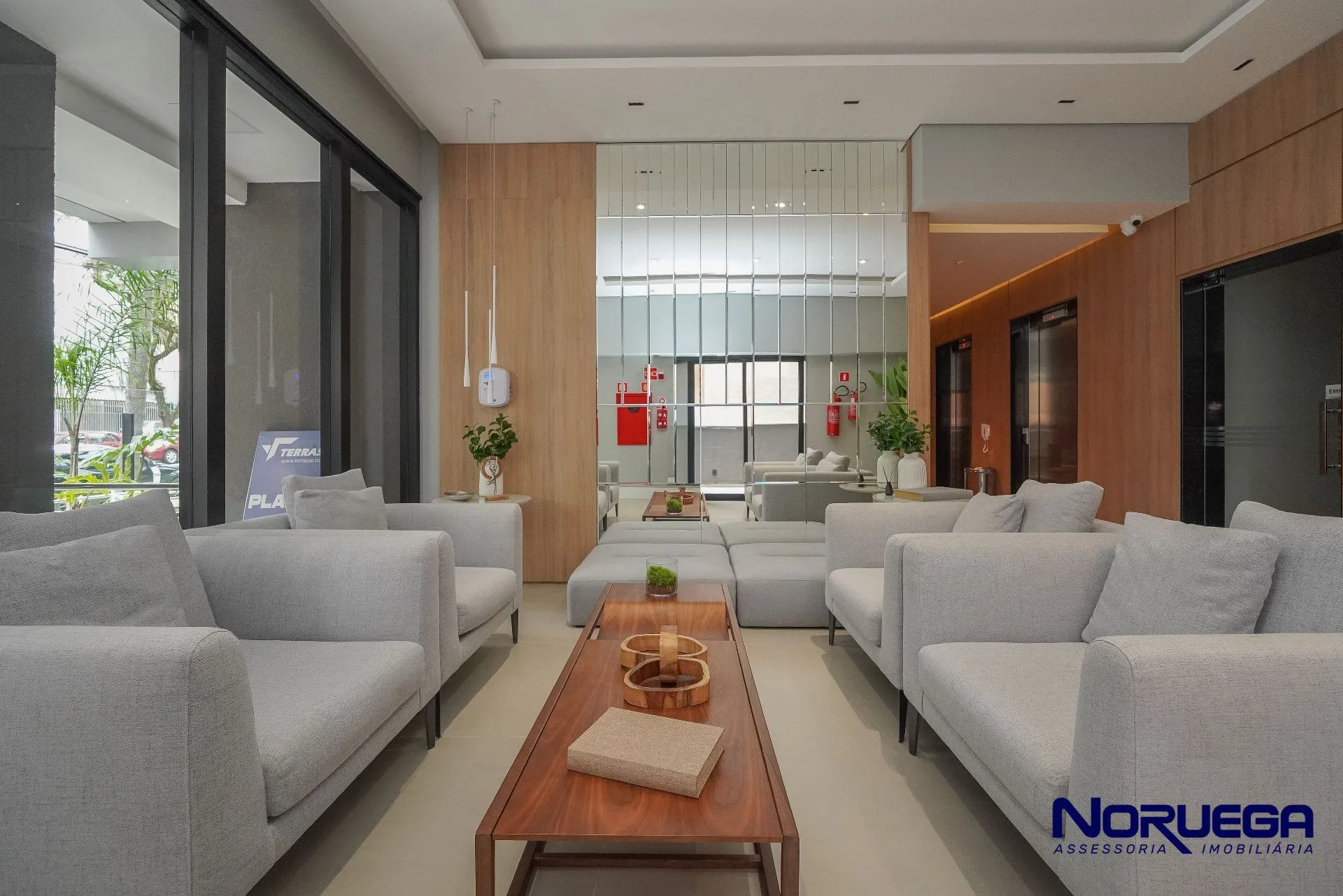 3-bedroom apartment with a glass-enclosed balcony — photo 12