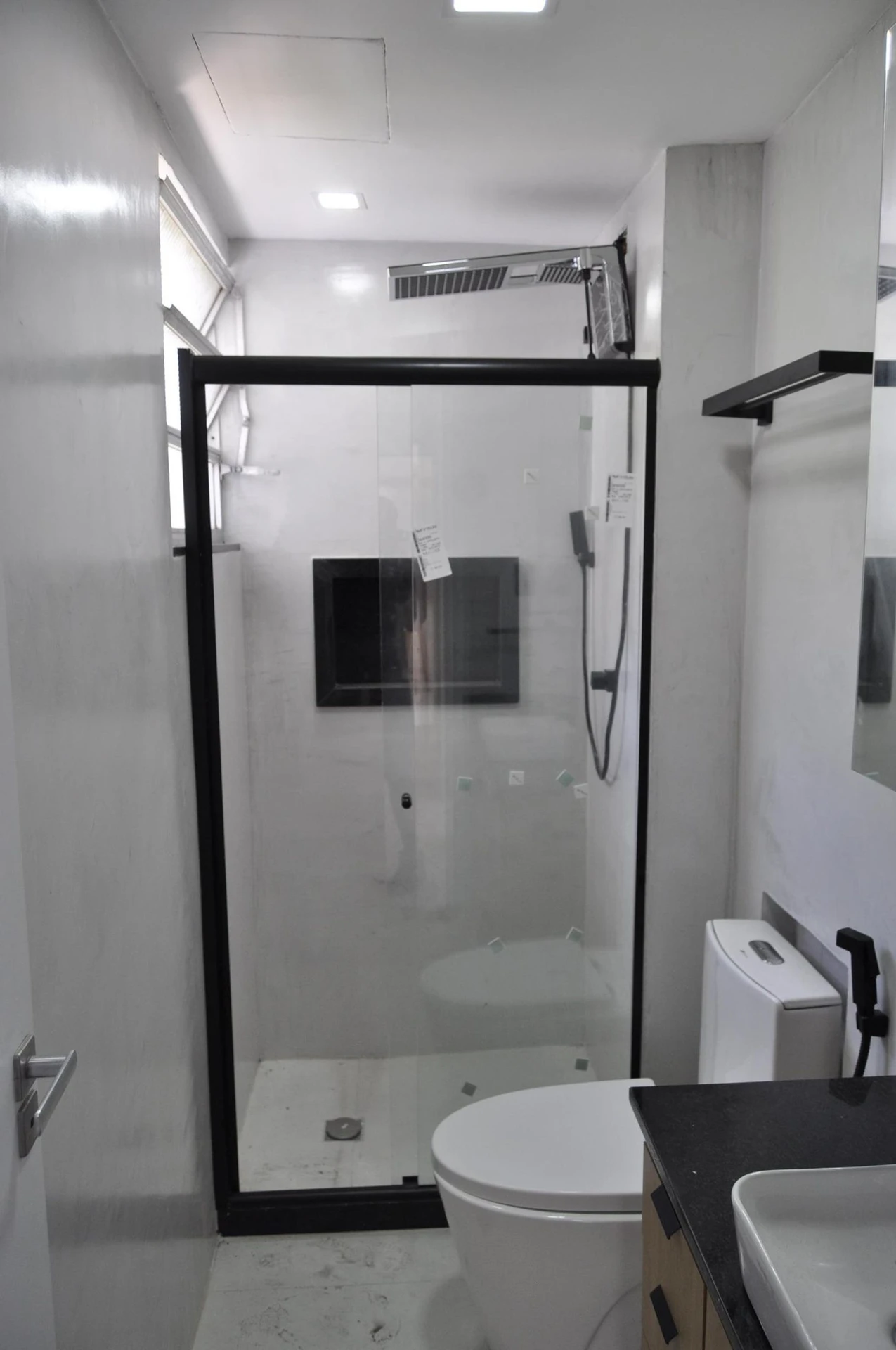 Glass-enclosed balcony in a 3-bedroom apartment, 65 m² — photo 5