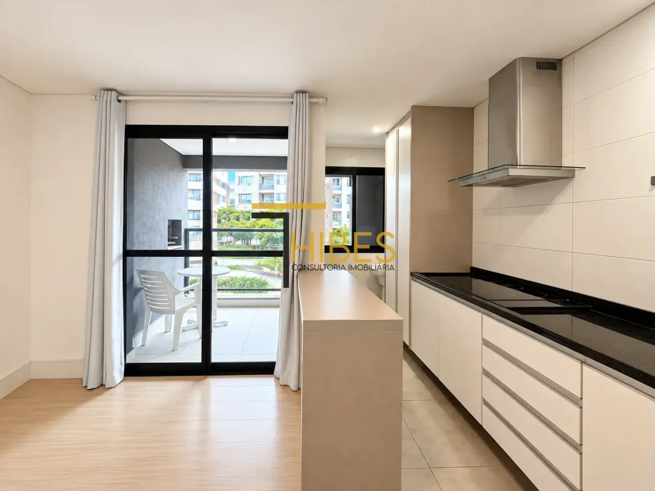 Furnished 1-bedroom apartment with parking and balcony — photo 9