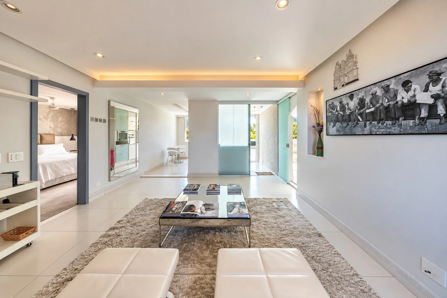 Furnished house, 1100 m², with a glass-enclosed balcony — photo 10