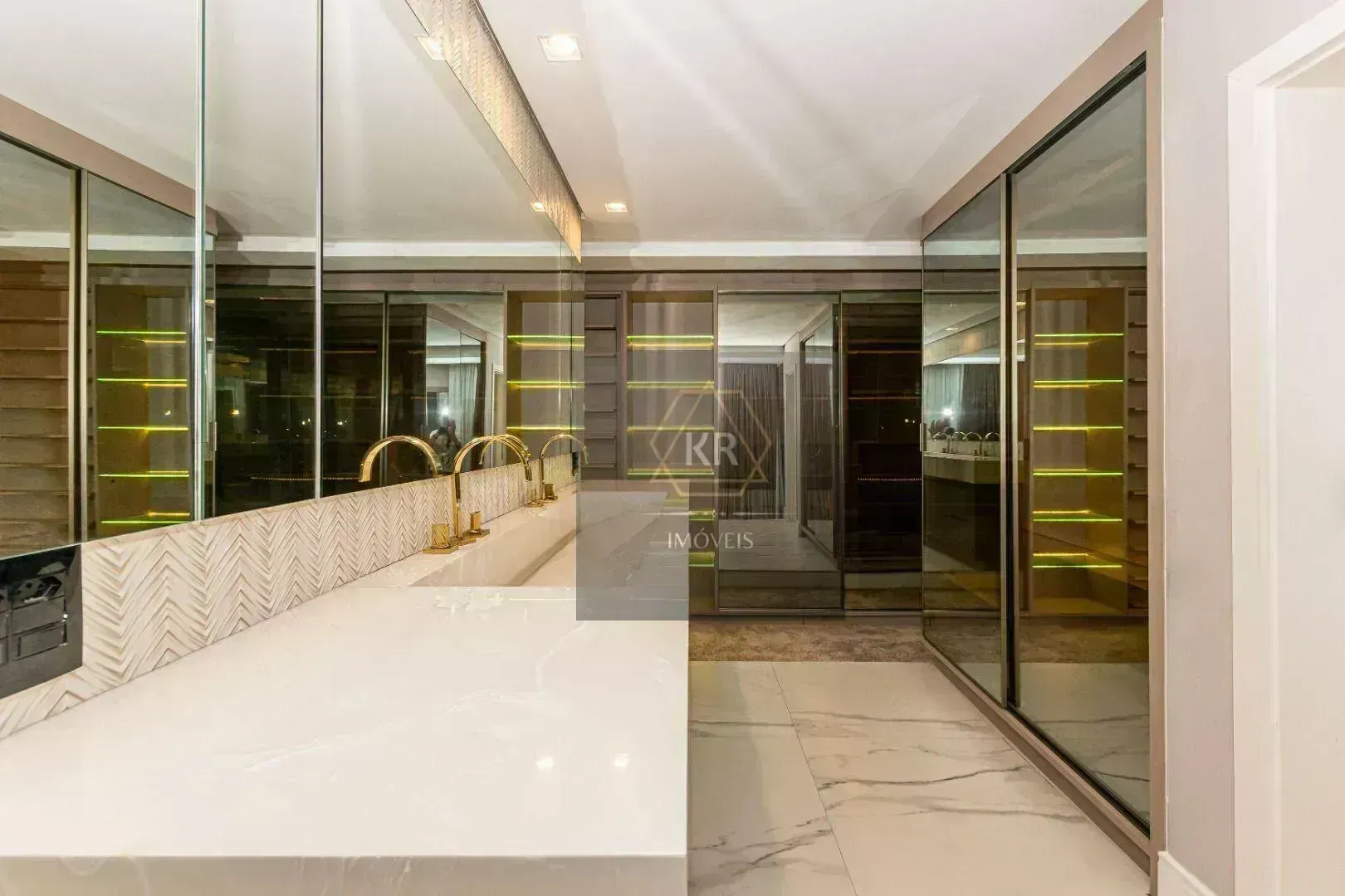 Furnished 272 m² apartment with 3 en-suites and 4 parking — photo 26