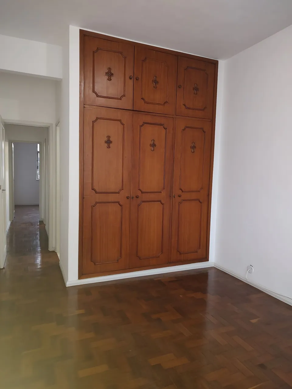 Apartamento de 2 quartos com piso de madeira ou laminado — photo 3