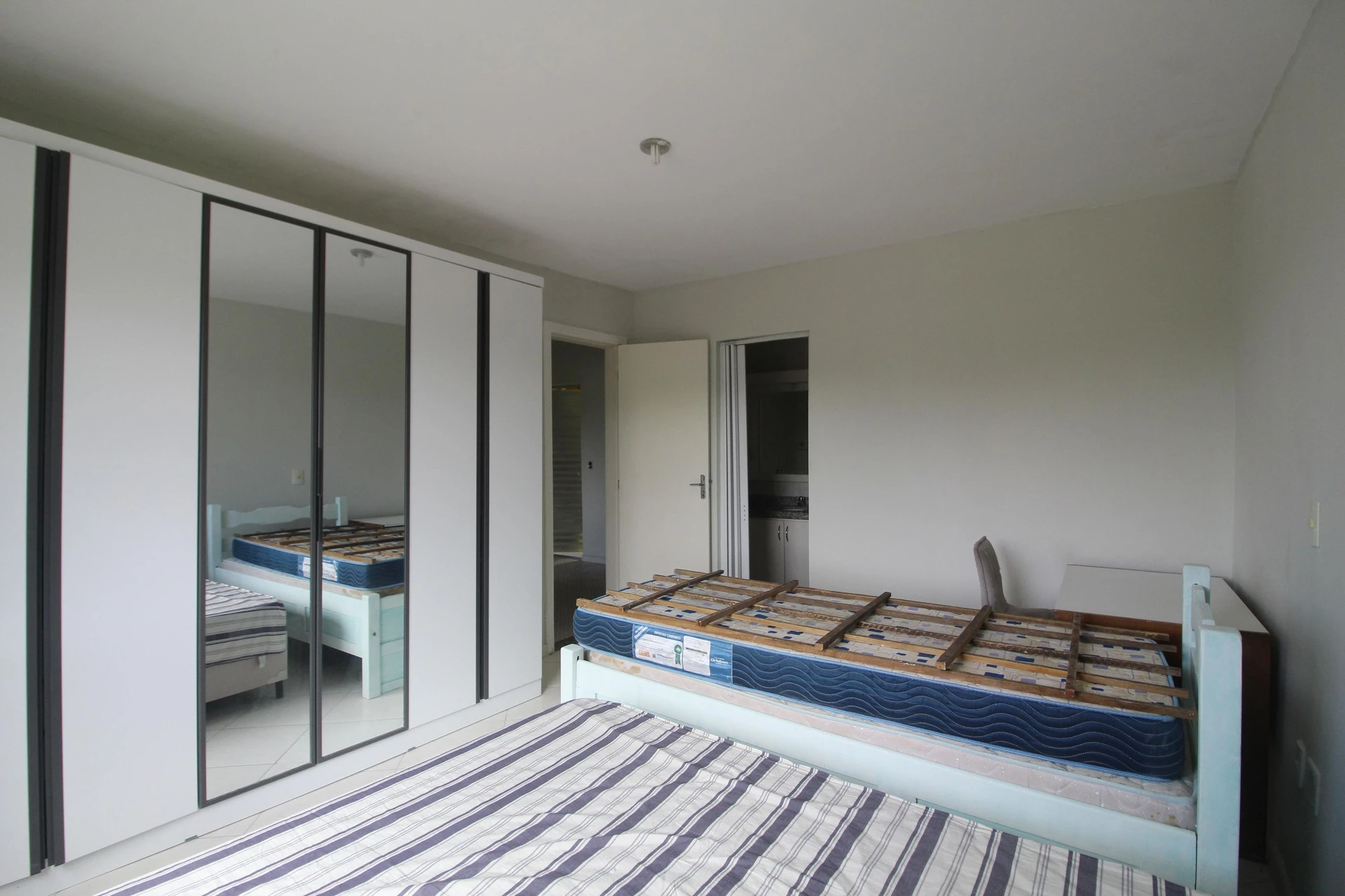 Furnished house with 4 bedrooms and private garden — photo 22