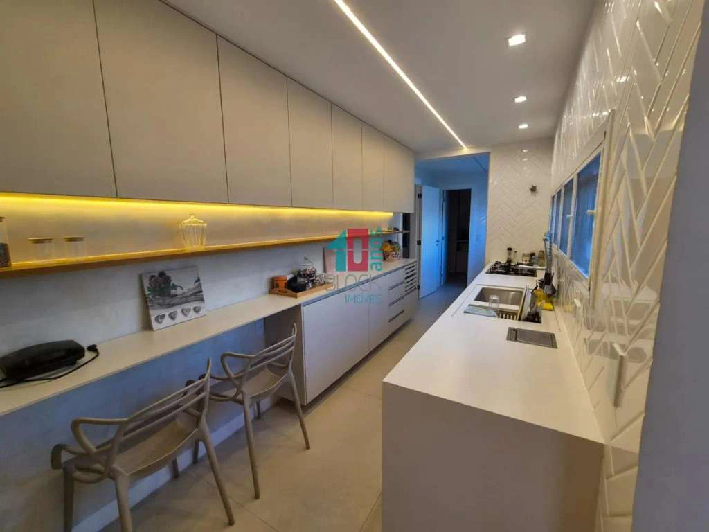 Furnished apartment, 470 m², with floor-to-ceiling windows — photo 23