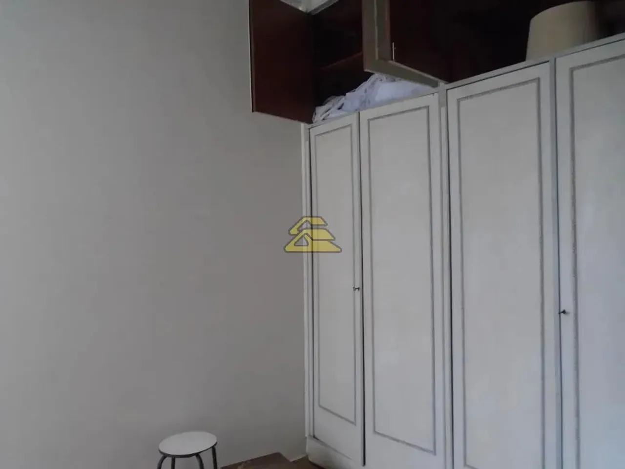 Apartamento de 2 quartos com cozinha separada e fogão a gás — photo 18