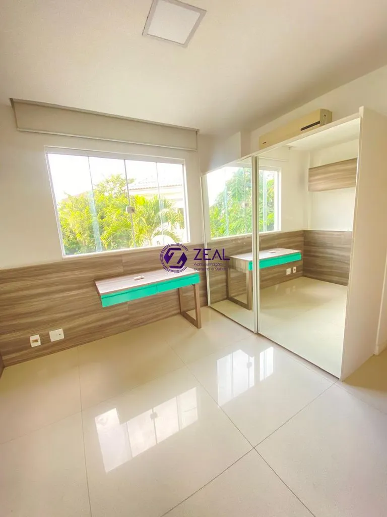 Balcony with a grill in a 4-bedroom house, 278 m² — photo 12