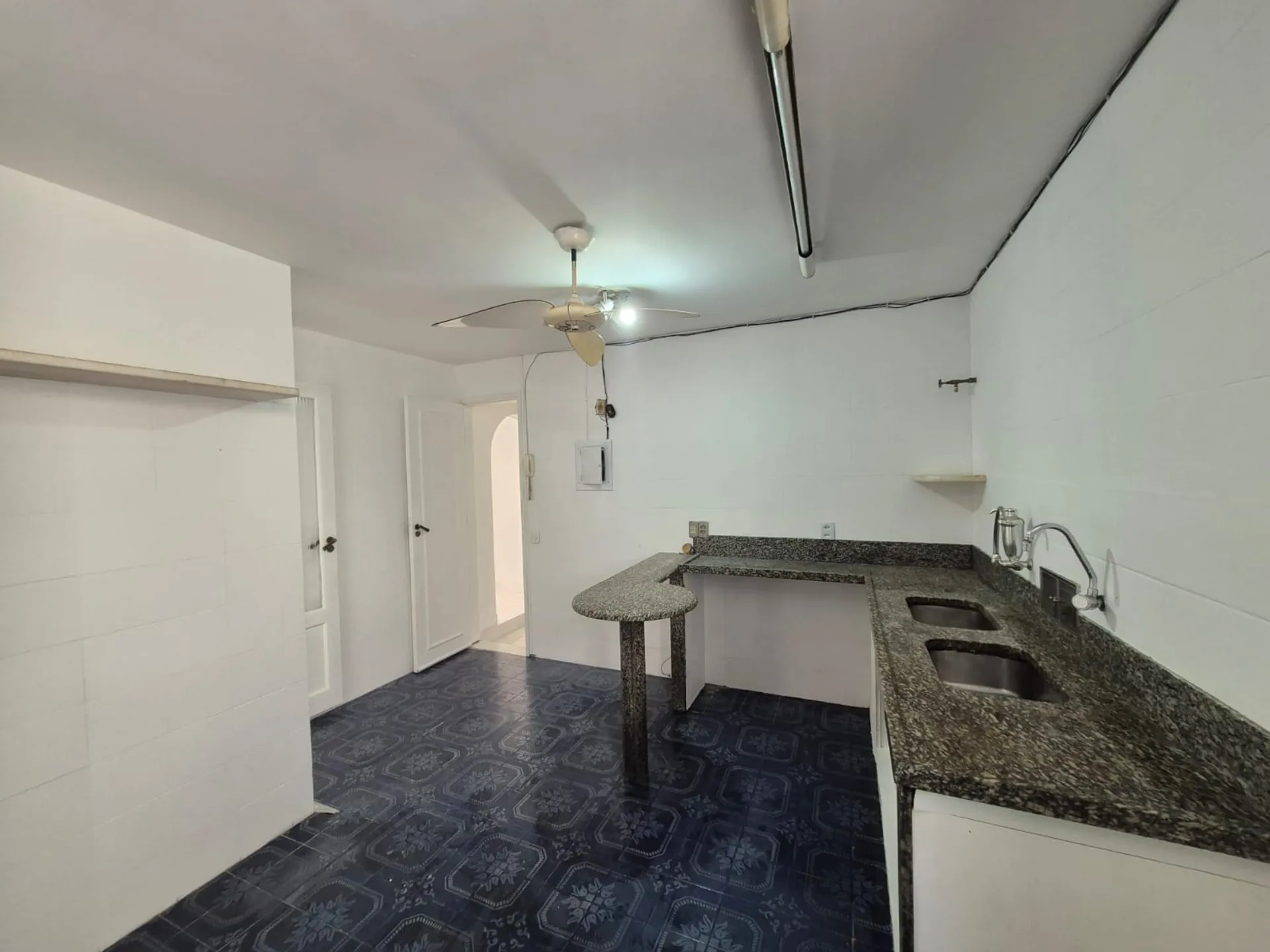 3-bedroom apartment with 3 bathrooms and city views — photo 25