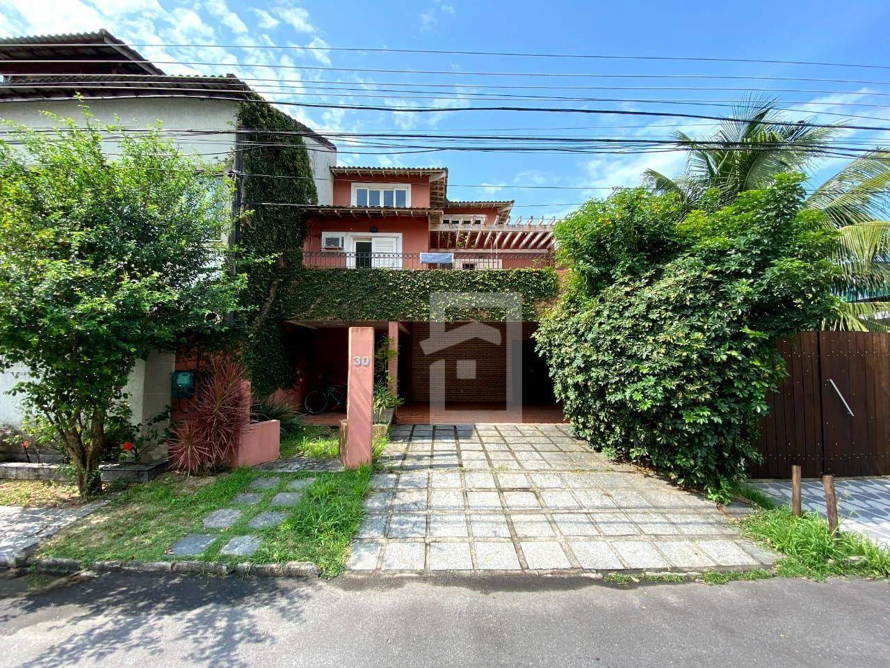 Furnished triplex house with 4 bedrooms 4 baths and 3 parking — photo 2