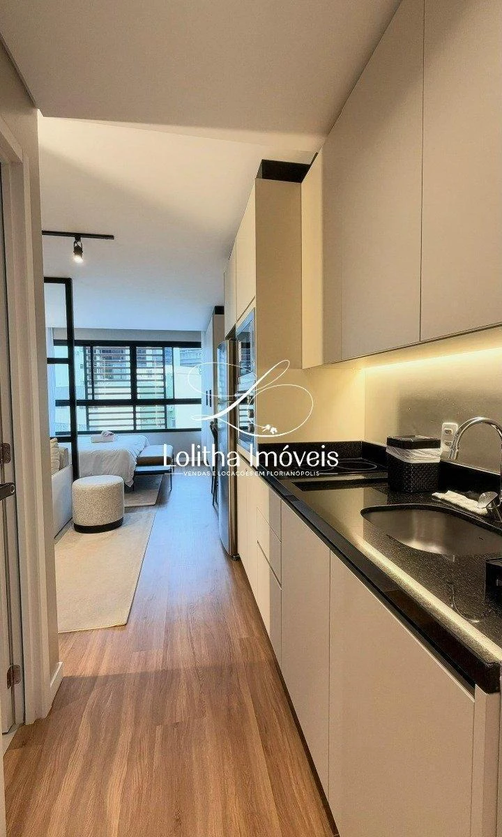 One-bedroom apartment in a building with a coworking space — photo 8