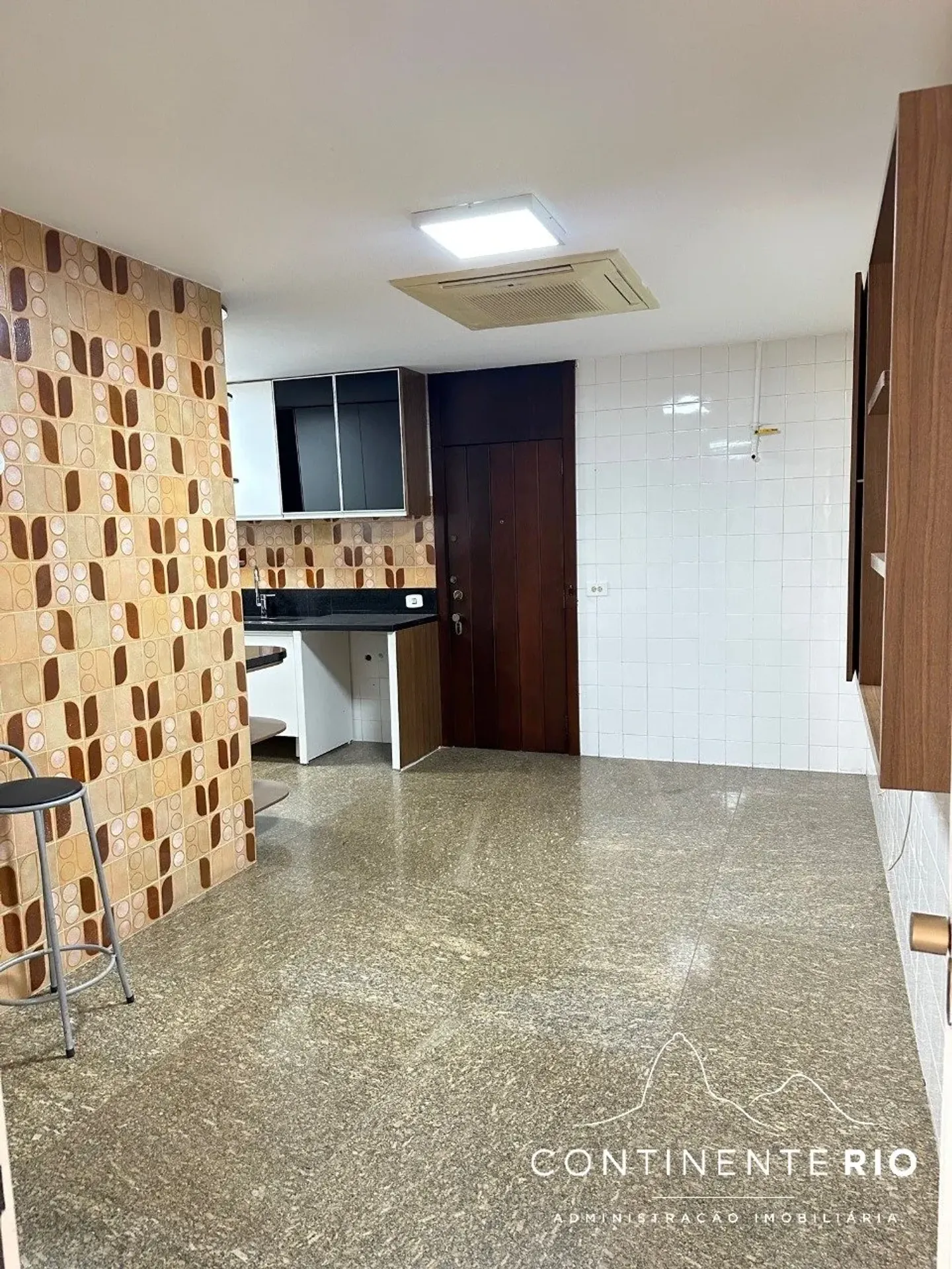 Apartamento con 4 dormitorios y balcón acristalado — photo 26