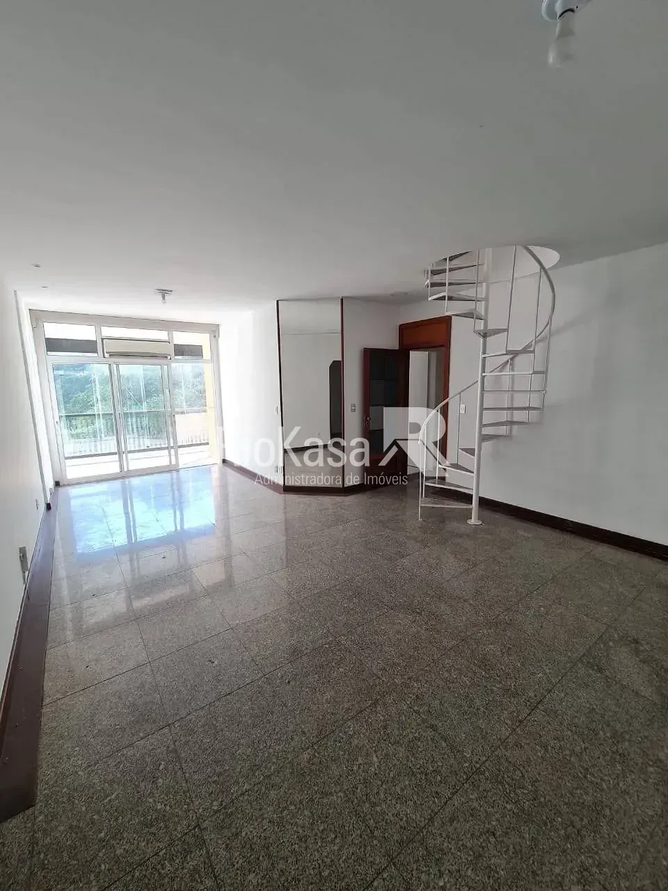 4-bedroom apartment in a building with a pool