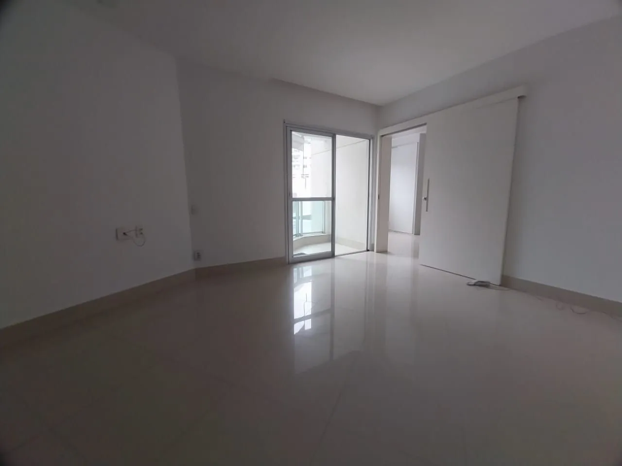 Furnished 1-bedroom apartment with open-plan kitchen — photo 3