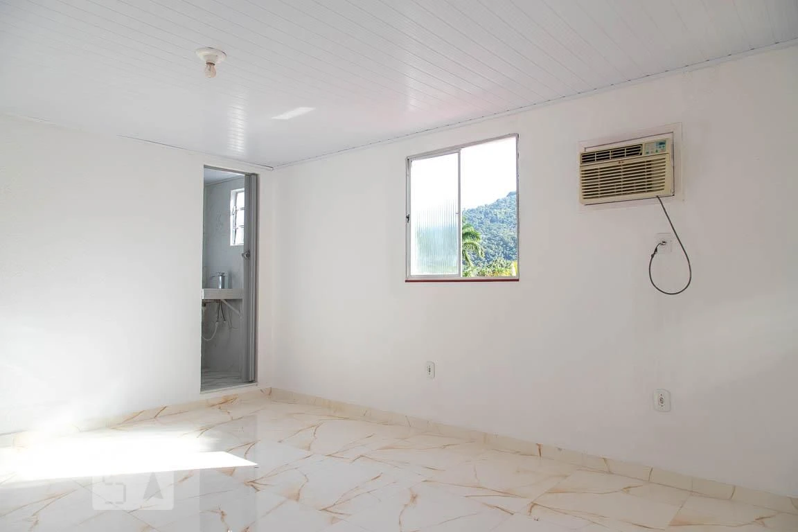 Studio with a balcony and an en-suite bedroom — photo 10