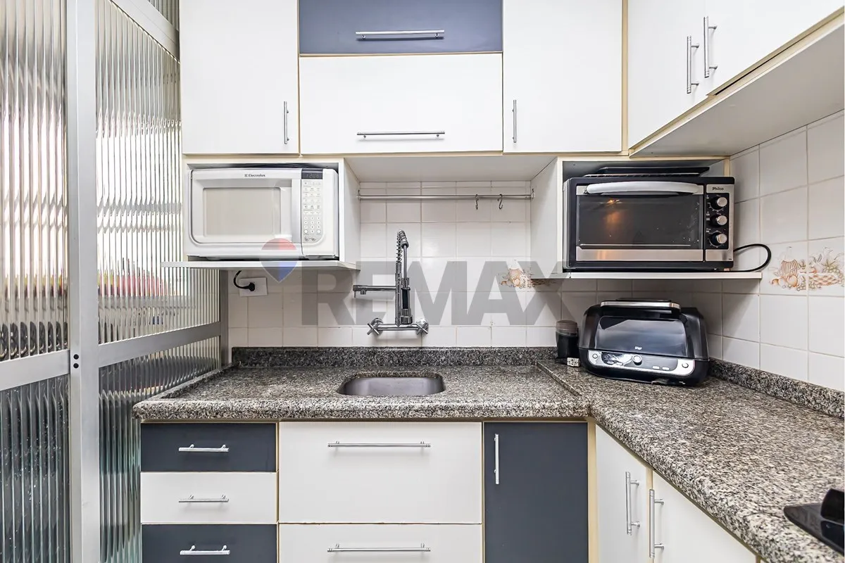 67 m² apartment with a washing machine and a bathtub — photo 23