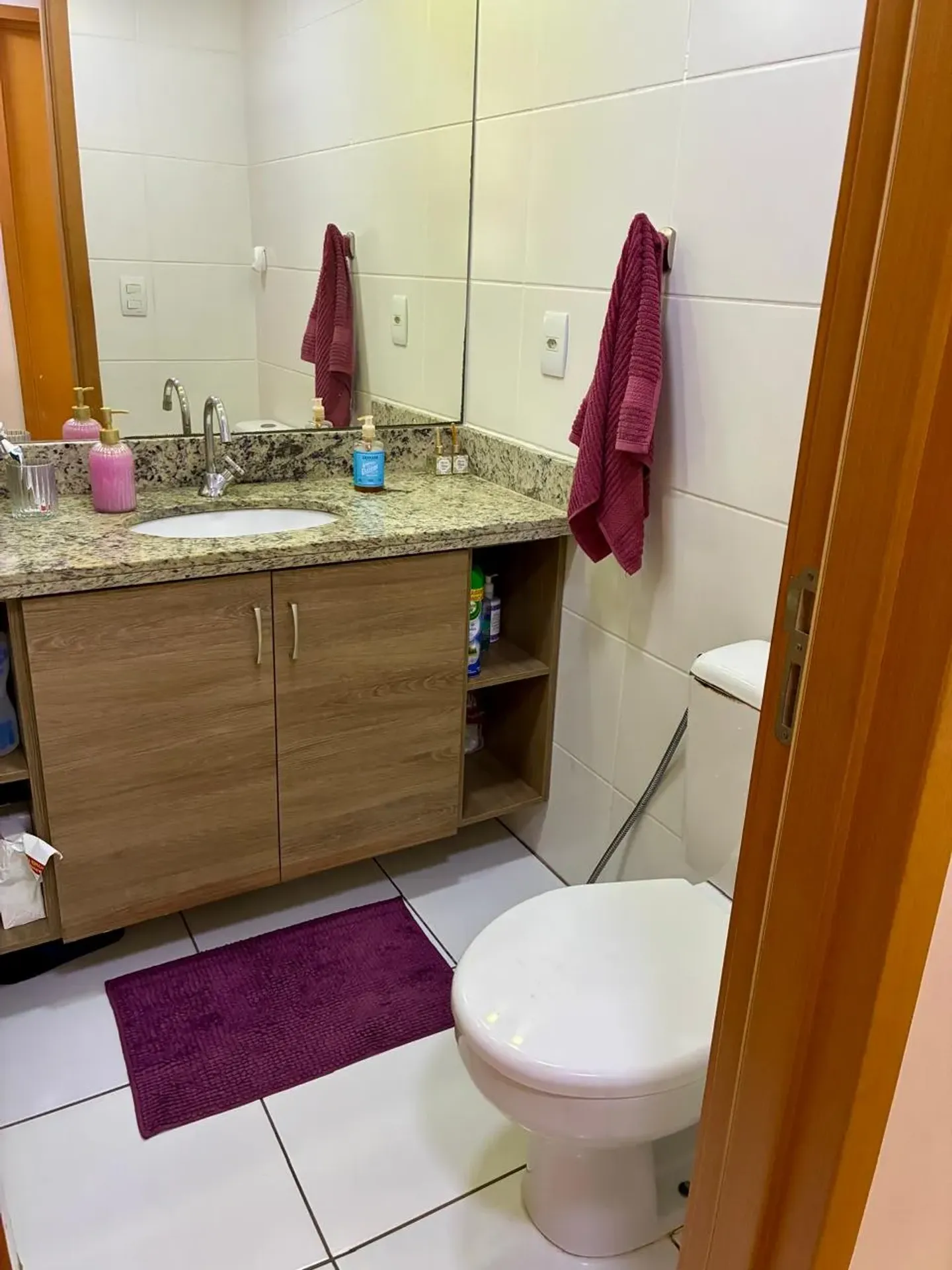 Furnished 2-bedroom apartment with en-suite and parking — photo 44