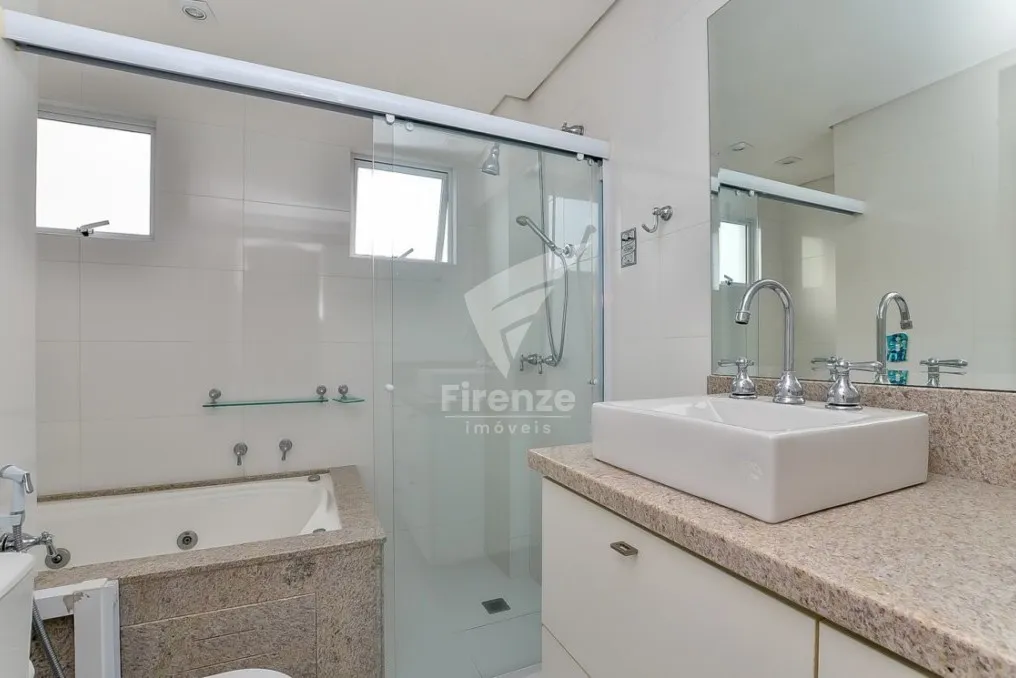 Furnished 352 m² apartment with 3 en-suite bedrooms — photo 23