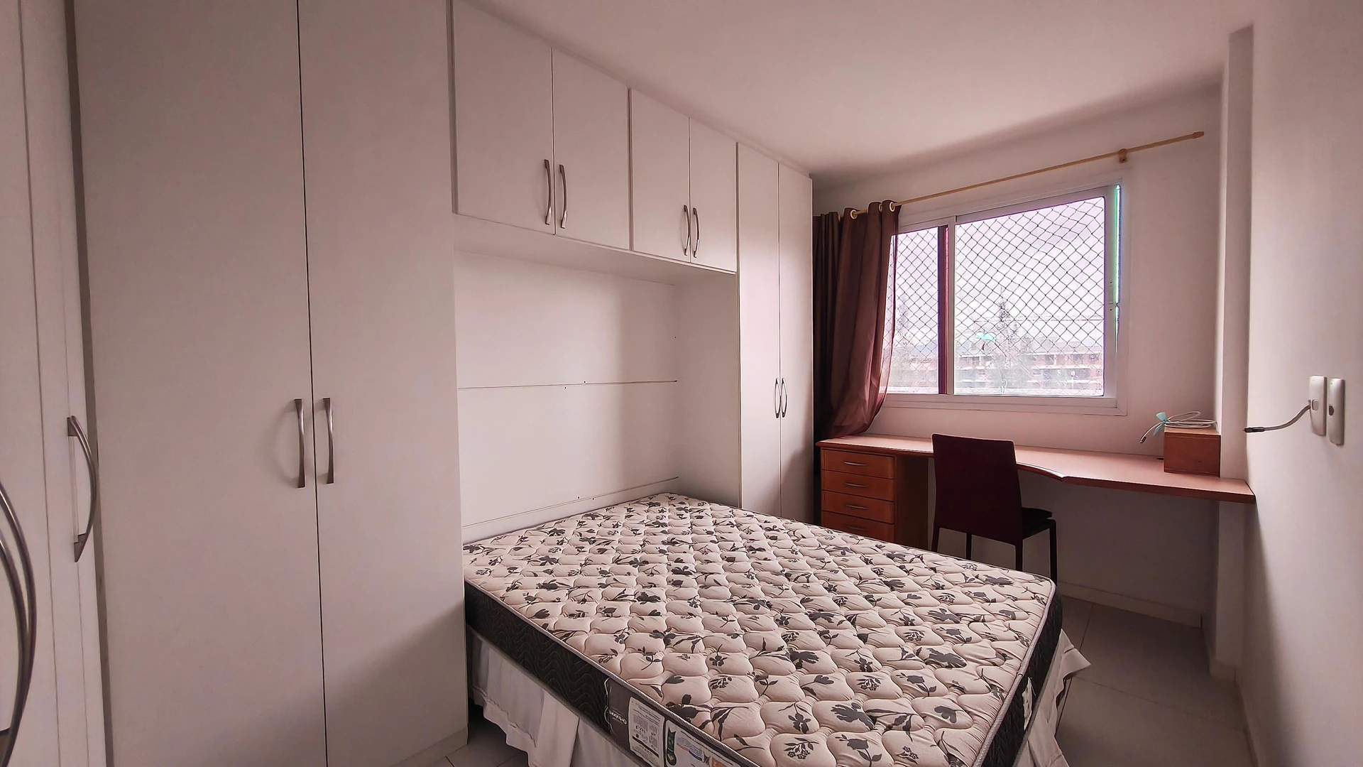 Glass-enclosed balcony in a 2-bedroom apartment, 70 m² — photo 3