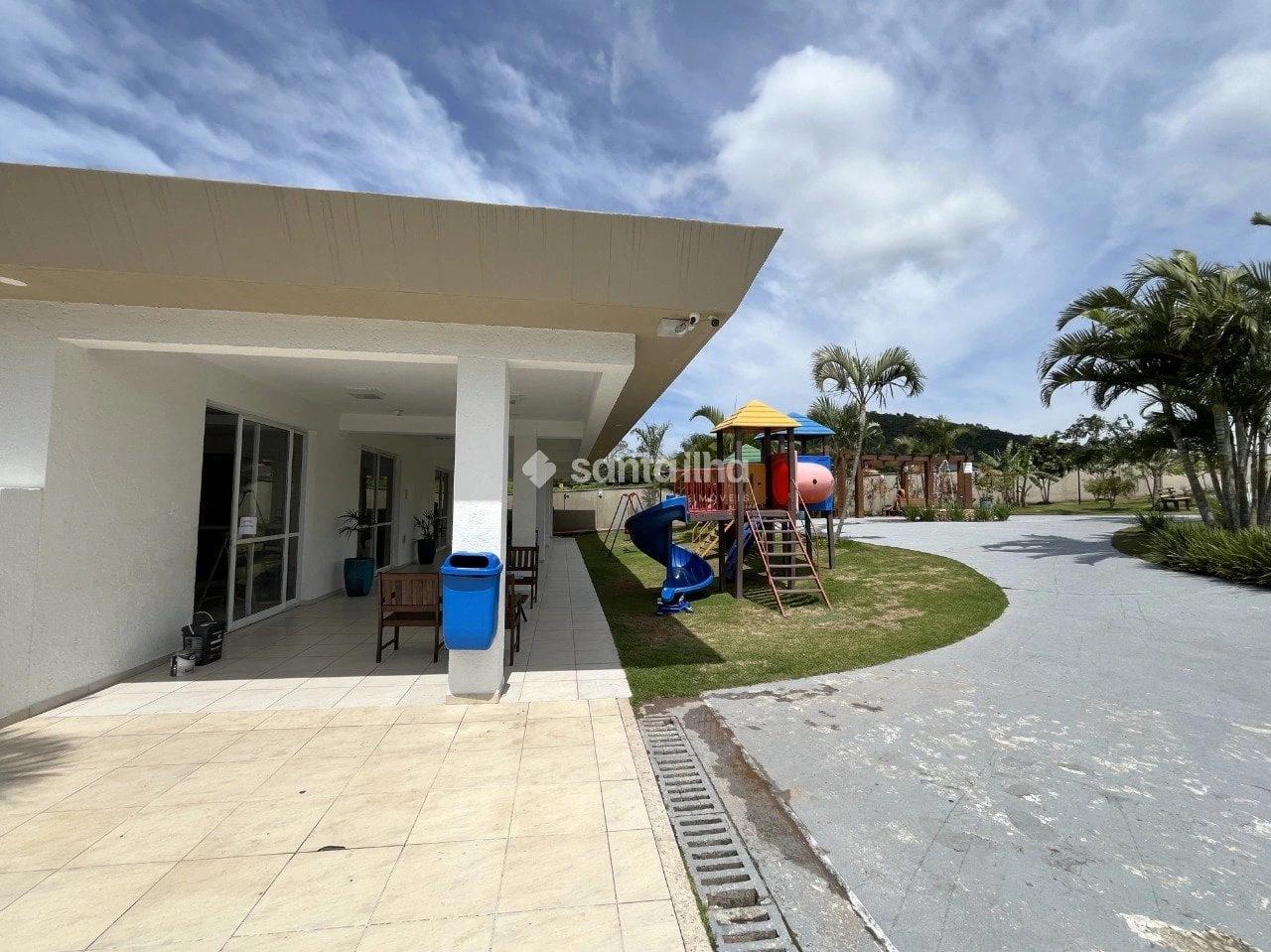 Balcony with a grill in a 2-bedroom apartment, 128 m² — photo 30
