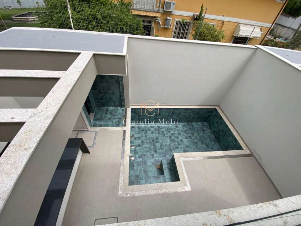 Casa sem mobília com 4 quartos e churrasco privativo — photo 2