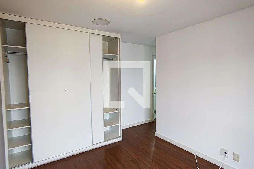 Apartamento vazio de 3 quartos com varanda e 185 m² — photo 27