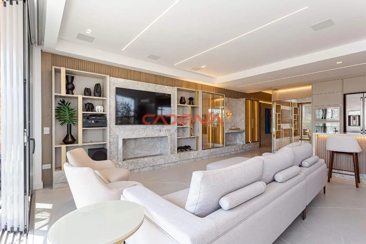 Furnished apartment with 3 en-suite bedrooms and 3 parking