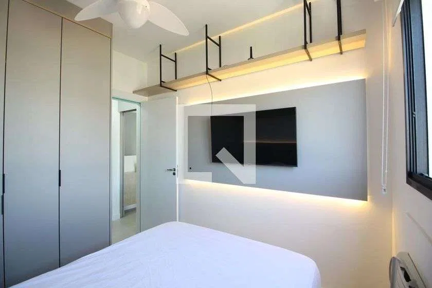 Furnished 1-bedroom apartment with open-plan kitchen — photo 13