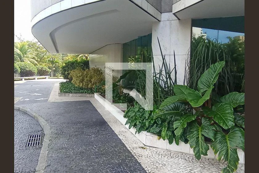 250 m² apartment with 4 bedrooms and 3 parking spots — photo 38