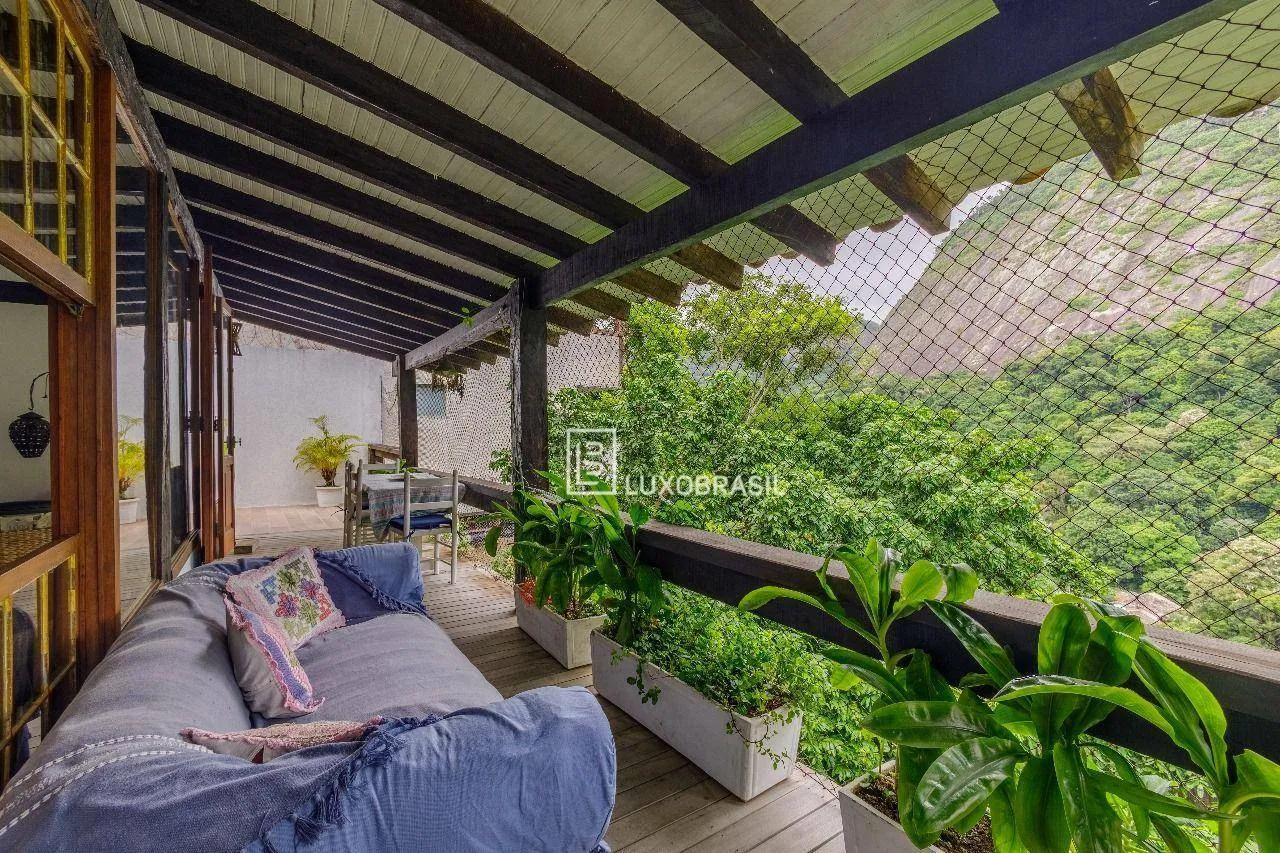Triplex house with 4 bedrooms and 5 bathrooms with balcony — photo 4
