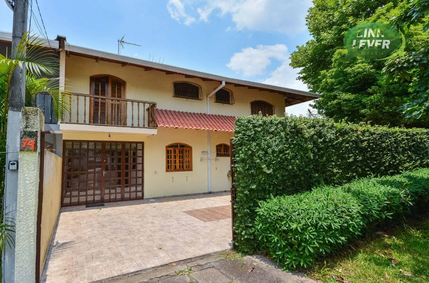 164 m² house with a fireplace and a grill on the balcony — photo 57