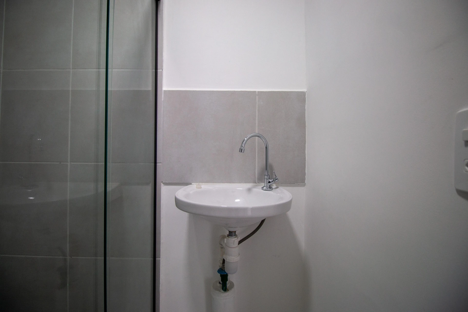 2-bedroom apartment in a building with a gym — photo 18