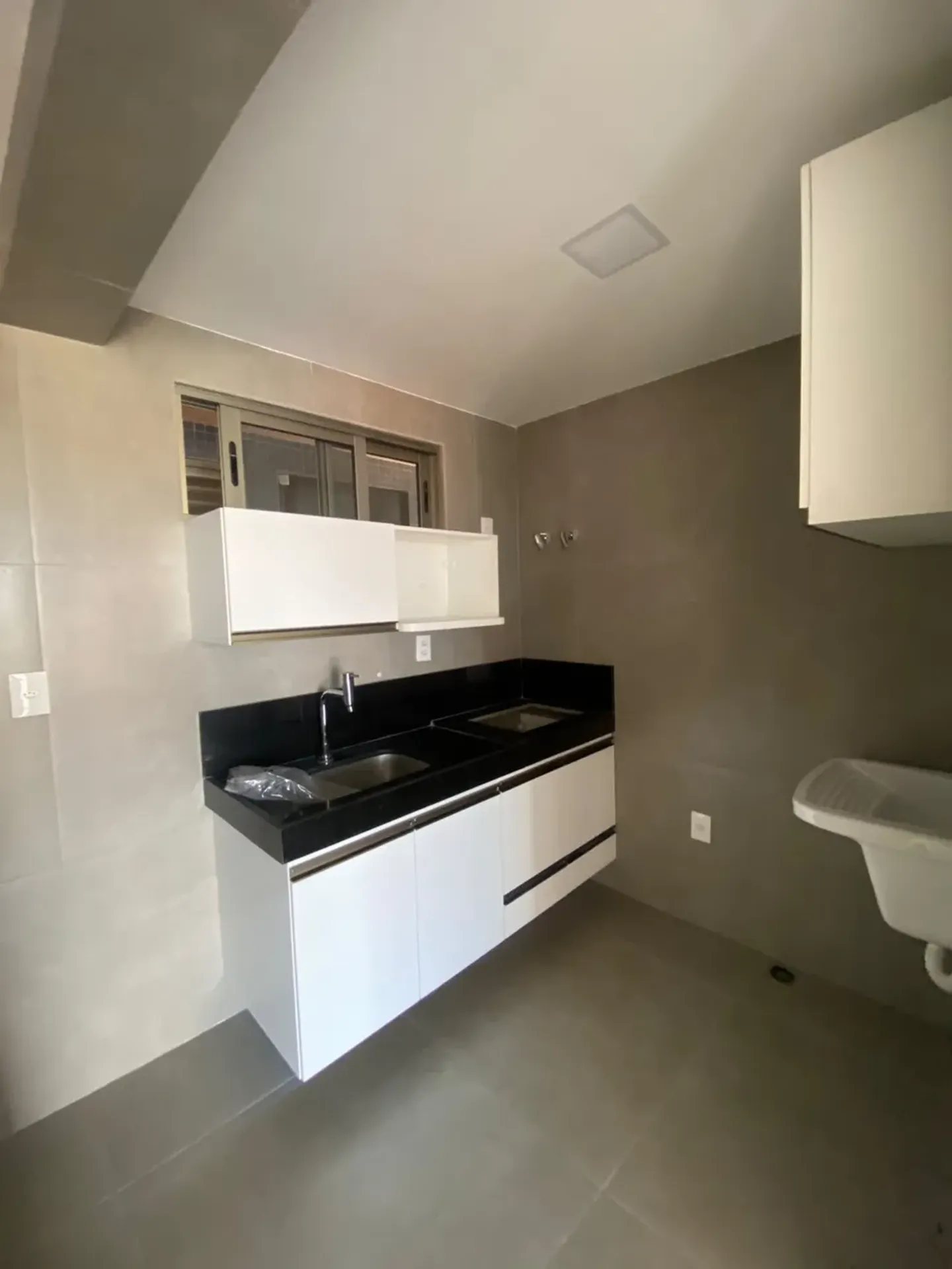 Засклений балкон та 2 спальні: квартира 55 м² — photo 8