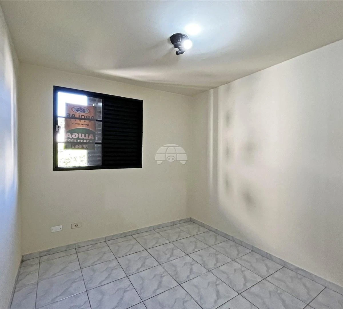 Balcony with a grill in a 3-bedroom apartment, 73 m² — photo 17
