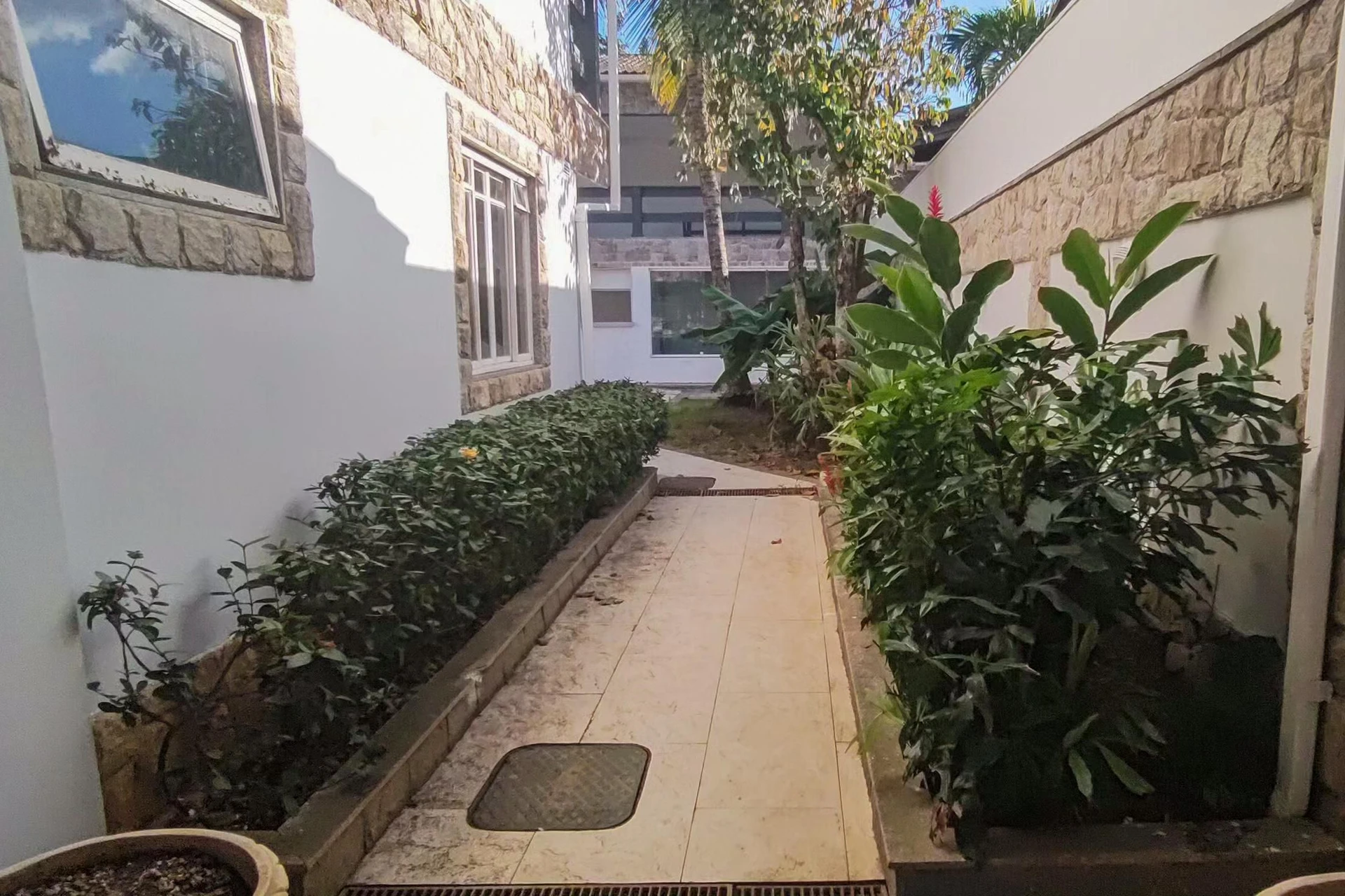 Casa mobiliada em condomínio com 6 suítes e 8 banheiros — photo 3